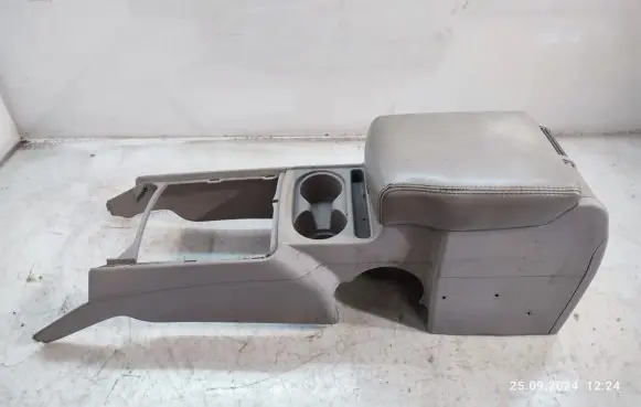 Jeep Grand Cherokee (WK) Center console