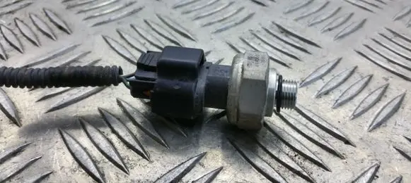 Toyota RAV 4 (XA30) Air conditioning (A/C) pressure sensor 4990007880