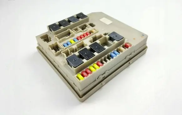 Renault Clio III Fuse module 902663A