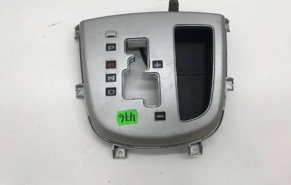 Hyundai Santa Fe Gear shifter surround trim plastic 846482B000