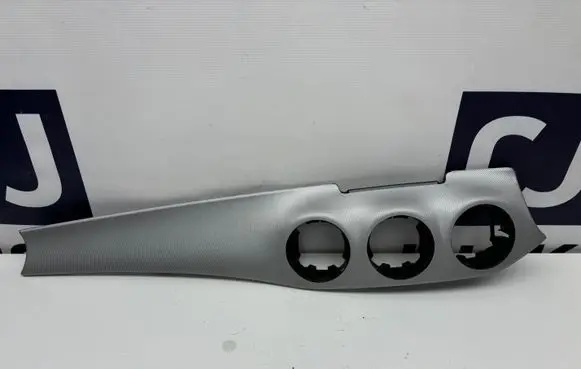 Dashboard glove box trim