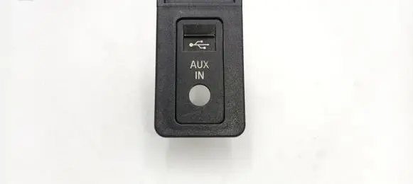 BMW 5 E60 E61 USB socket connector 61319138402 9138402 84109237653