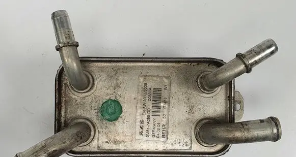 Ford Focus Engine oil radiator 3M51-7A095-DD