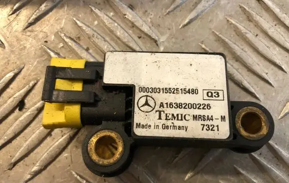 Mercedes-Benz ML W163 Airbag deployment crash/impact sensor A1638200226 00030152515480