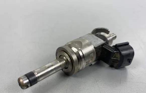 Nissan X-Trail T33 Fuel injector 16006CA0B 10E2818924