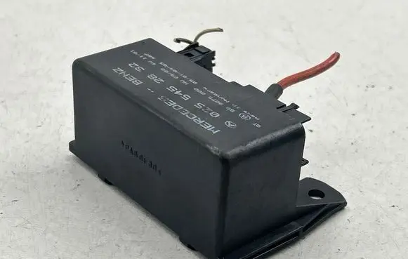 Mercedes-Benz A W169 Glow plug pre-heat relay 0255452832 899075000