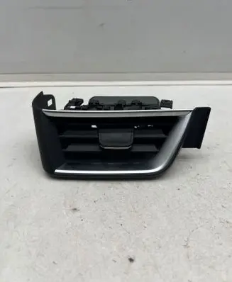 Renault Clio V Dashboard side air vent grill/cover trim 687613297R 1051300008