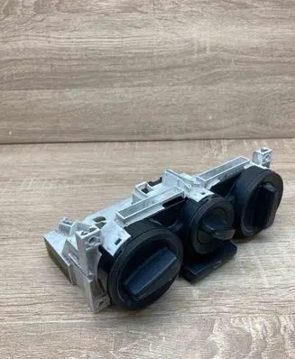 Volkswagen PASSAT B5 Climate control unit 1J0819045E 90151093