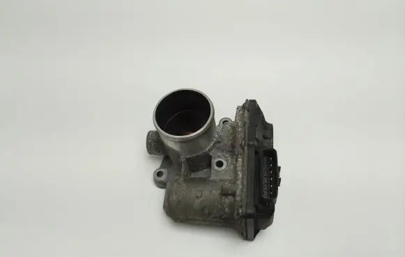 Toyota Auris E180 Throttle valve 261000N030