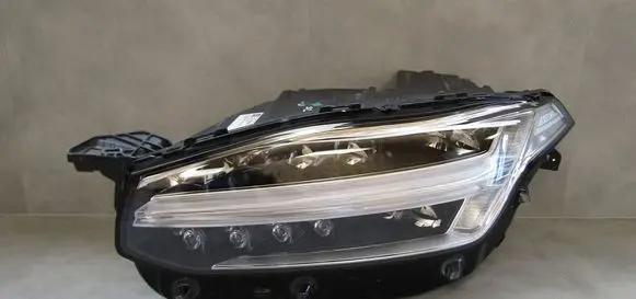 Volvo XC90 Headlight/headlamp 32338952 89916537