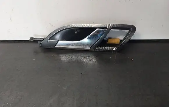 Skoda Superb B5 (3U) Front door interior handle 3U0837247