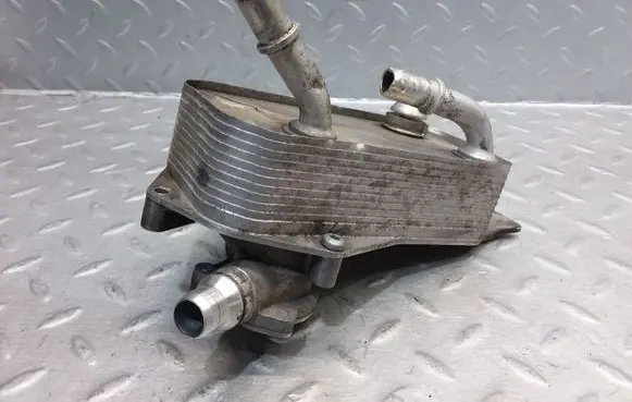 BMW 1 E81 E87 Gearbox / Transmission oil cooler 7521064