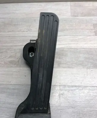 Volkswagen PASSAT B7 Accelerator throttle pedal 1K1723503AP 6PV01103906
