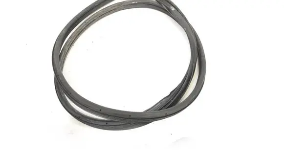 Alfa Romeo 159 Rubber seal front coupe door B385