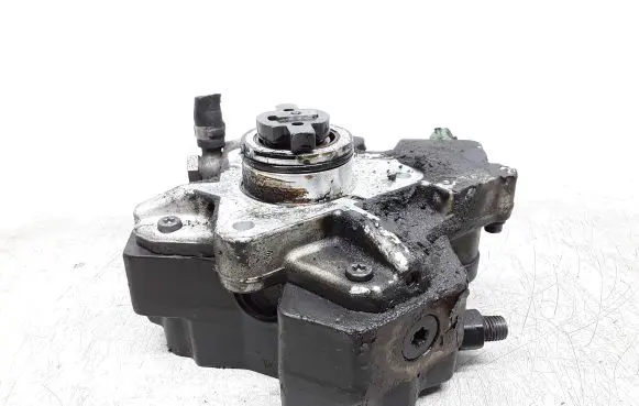 Volvo V70 Fuel injection high pressure pump 0445010111 30756125