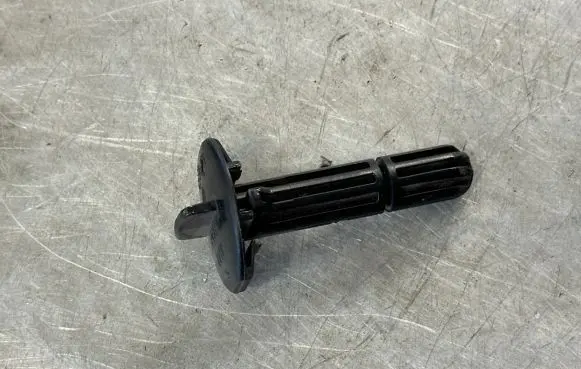 Dacia Duster Radiator mount bracket 397880391R