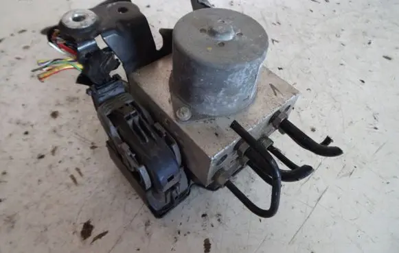 Ford Mondeo MK IV ABS Pump 7G912C405AB