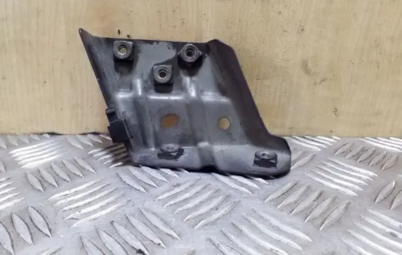 Fender mounting bracket