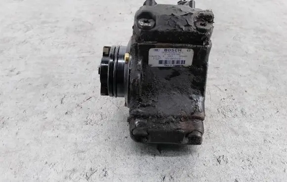 Opel Combo C Fuel injection high pressure pump 55185549