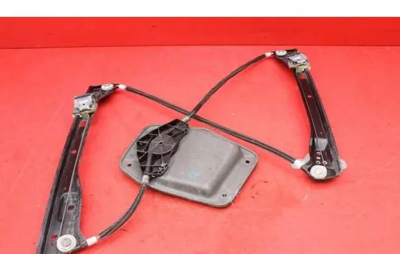 Volkswagen Golf V Front door window regulator with motor 1K3837461B
