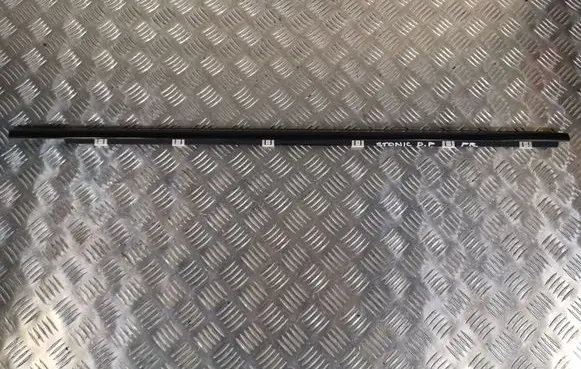 KIA Stonic Front door glass trim molding 190405