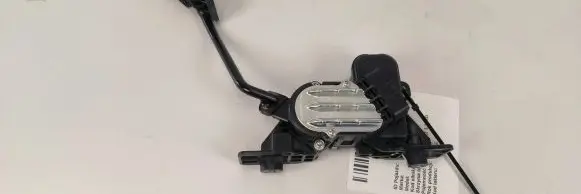 Mitsubishi Pajero Accelerator throttle pedal APM30-015