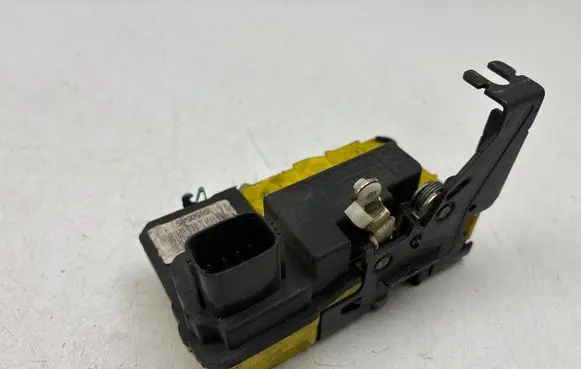 Volvo S60 Front door lock 8650545