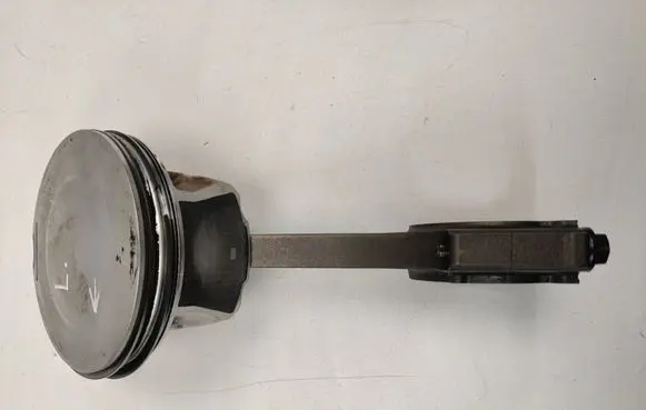 Dodge Challenger Piston with connecting rod 
