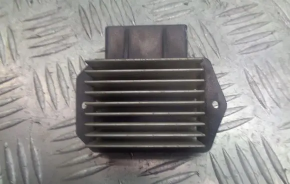 Toyota Avensis T250 Heater blower fan relay 499300-2121