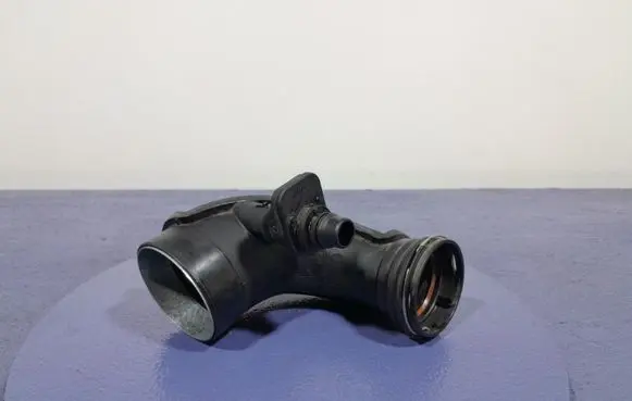 BMW M5 Air intake hose/pipe 7852386