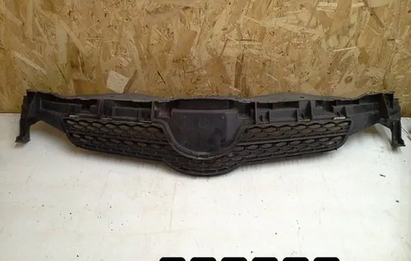 Toyota Auris 150 Front grill 5311102390