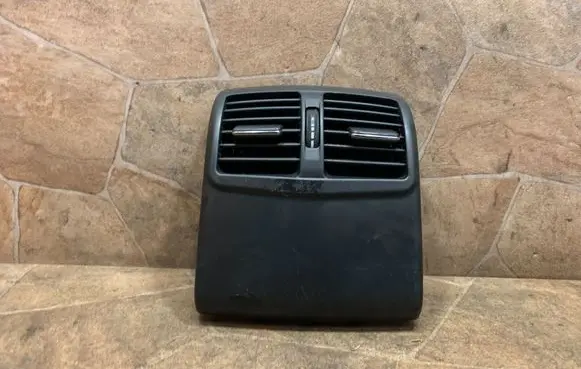 Mercedes-Benz E W212 Rear air vent grill A2128300954