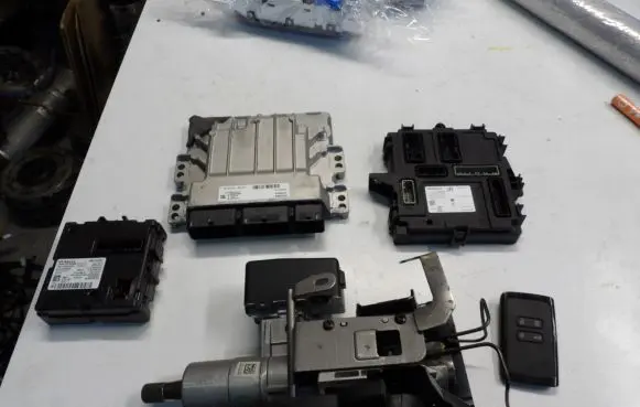 Renault Clio V Engine ECU kit and lock set 237102703S 237101511S