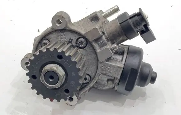 Volkswagen PASSAT B8 Fuel injection high pressure pump 04L130755D