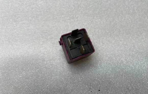 BMW 5 E39 Other relay 1388911 6136 V23134A59X107