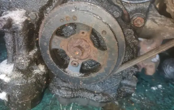 Nissan Almera N16 Crankshaft pulley