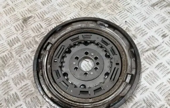 Renault Clio IV Flywheel 123105323R