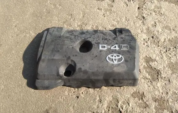 Toyota Corolla Verso AR10 Engine cover (trim)