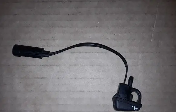 BMW 3 E92 E93 Windshield washer spray nozzle 8365385 836538503 19636584