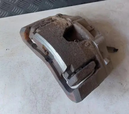 Volvo XC90 Front brake caliper 30657303