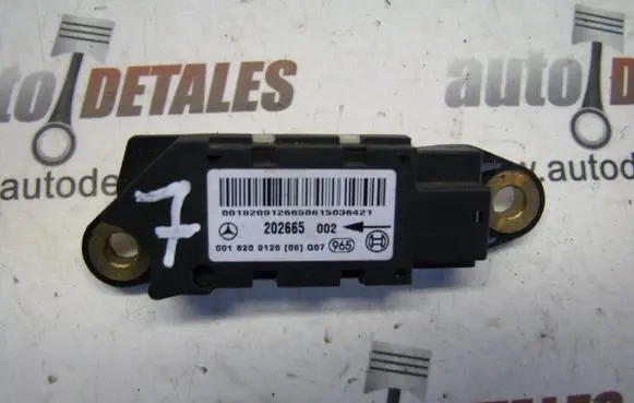 Mercedes-Benz CLS C219 Airbag deployment crash/impact sensor A0018209126