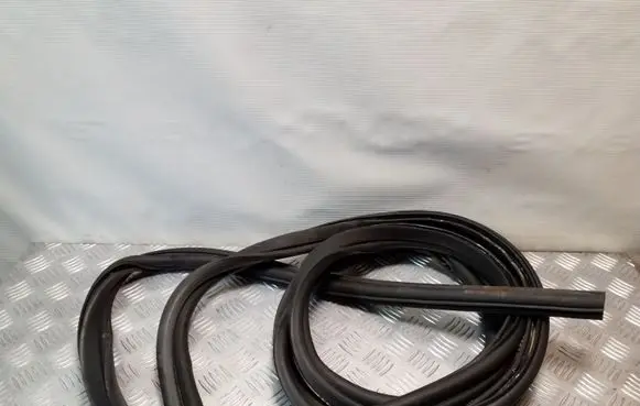 Chrysler Grand Voyager V Trunk rubber seal (body) 