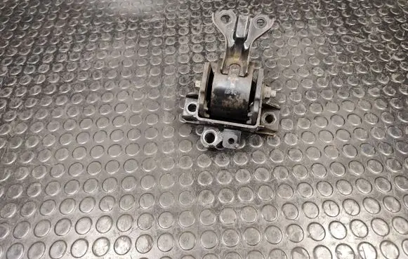 Peugeot 4007 Engine mount bracket