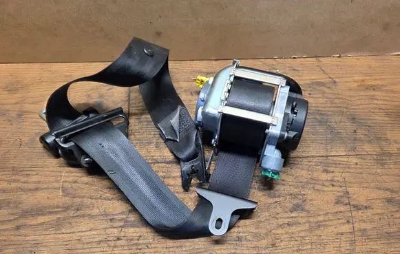 Volvo S60 Front seatbelt 616155800 2977 012R0000