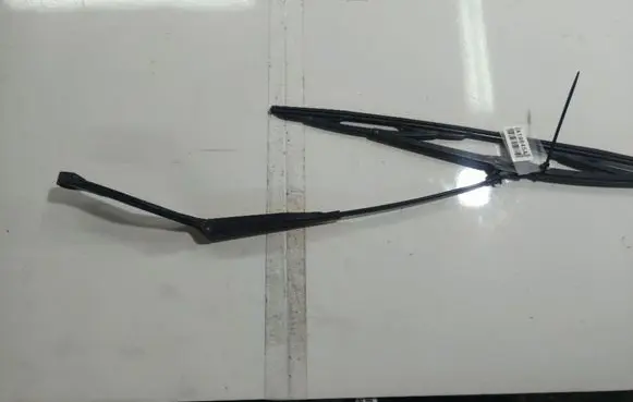 Opel Omega B2 Front wiper blade arm 