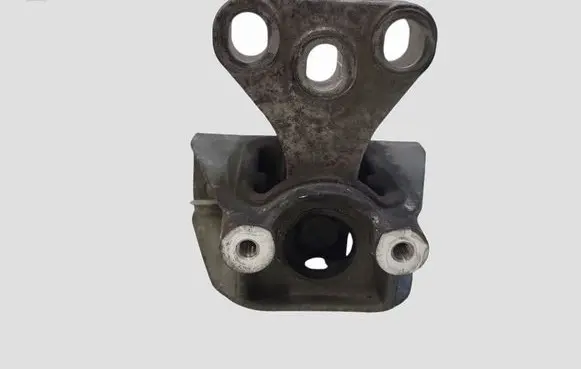 Honda CR-V Engine mount bracket
