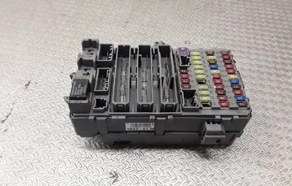 Honda CR-V Fuse module 52575LM