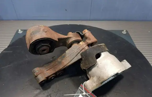 Honda Accord Engine mount vacuum valve 