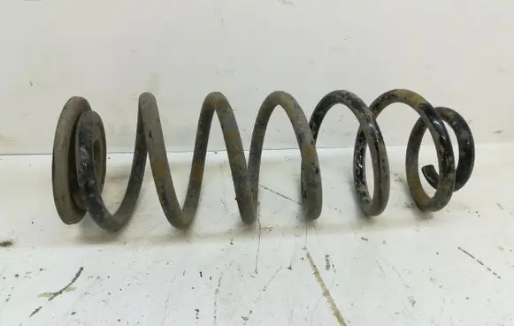 Volkswagen Golf V Rear coil spring