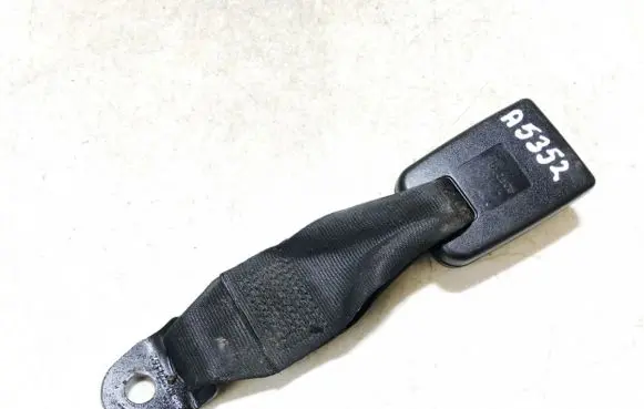 Hyundai XG Rear seatbelt buckle